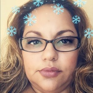 Meet your Posher, Carolina